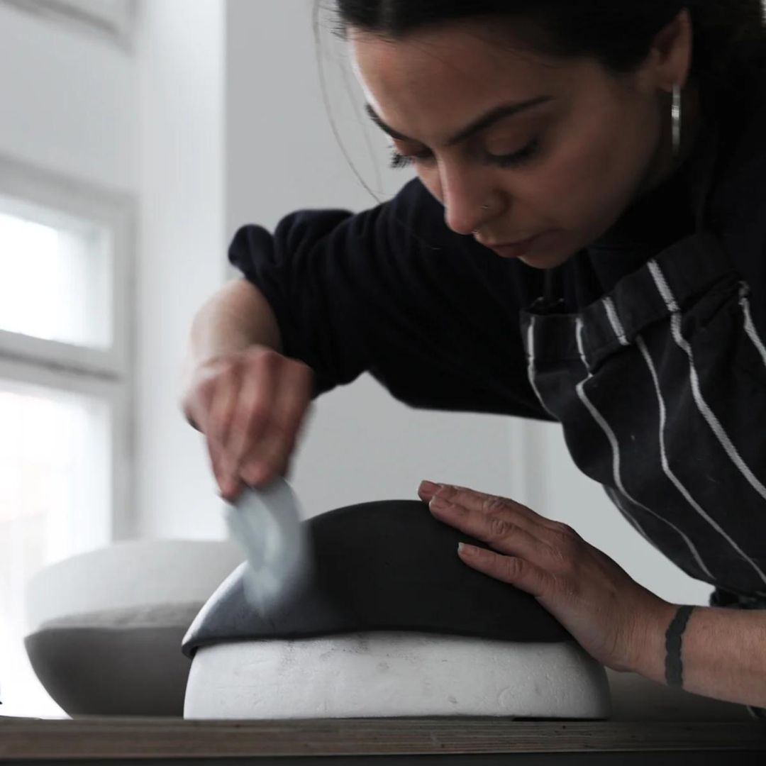 Hana Karim Plate Set – Midnight Tide &amp; Pomegranate Red